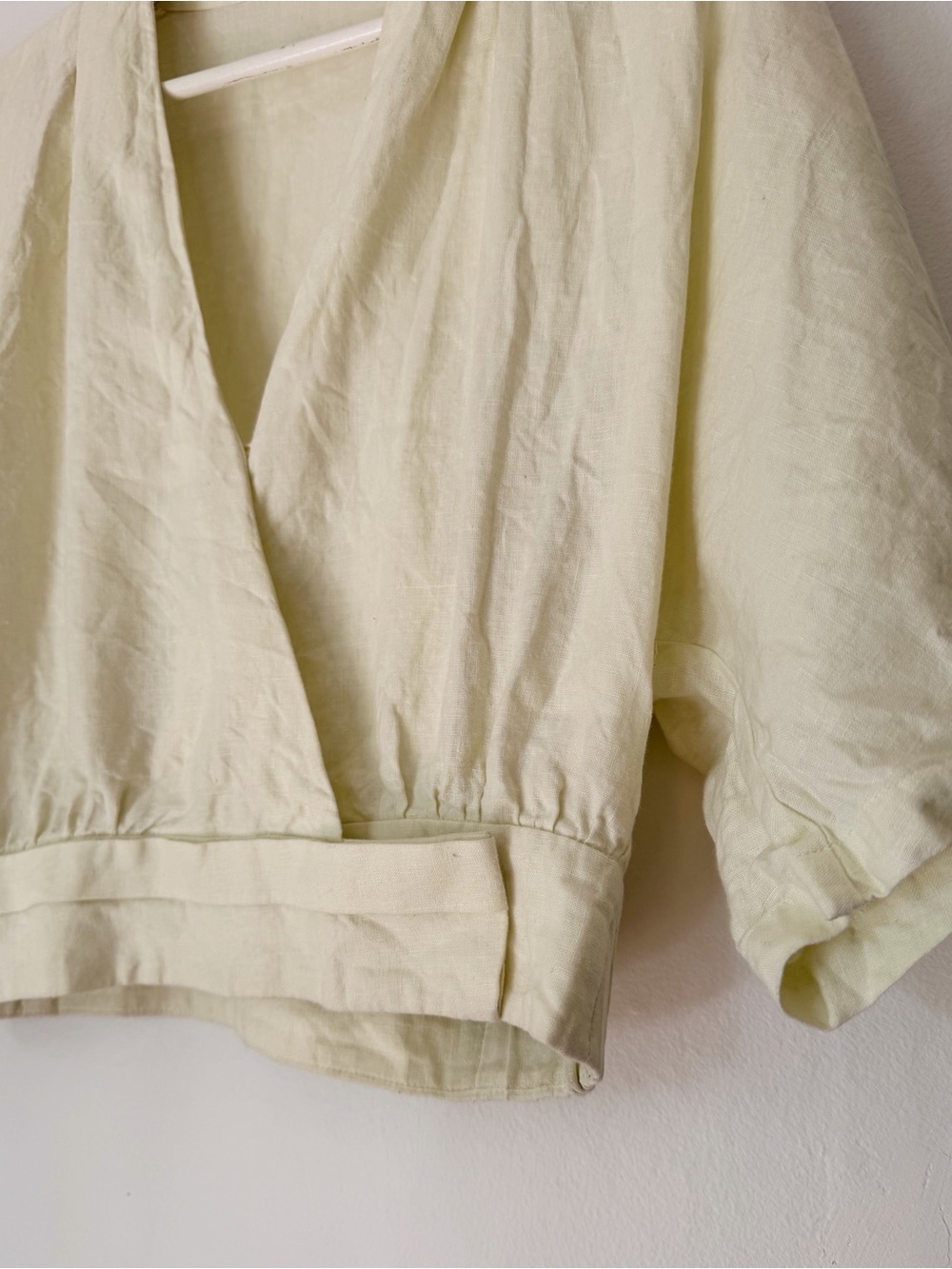 Aritzia Babaton Pale Yellow Linen V-neck Wrap Top - Picture 3 of 6